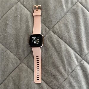 Fitbit versa 2 Smartwatch with light pink Strap